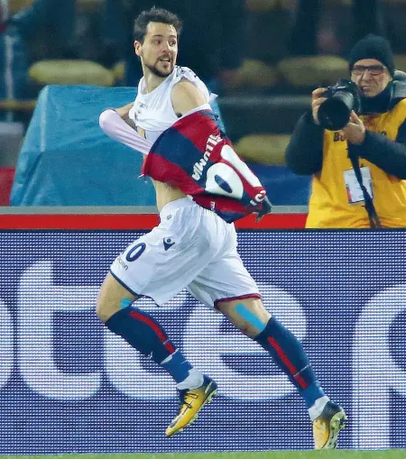  ?? Futuro incerto ?? Mattia Destro esulta dopo il gol segnato al Genoa: poi per lui tanta panchina, nel Bologna di oggi le sue qualità servono a poco secondo lo staff tecnico