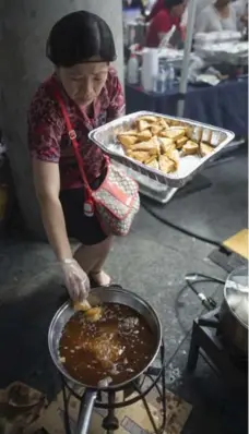  ??  ?? Delectable­s such as beef skewers, rending, veggie fritters and chicken satay skewers sautéed in peanut sauce were a hit.