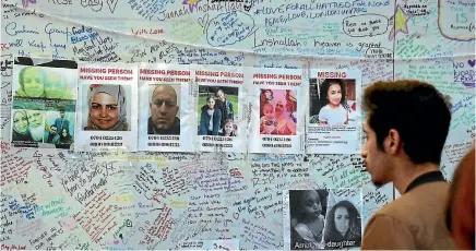  ?? PHOTOS: REUTERS ?? A man looks at a message wall near the scene of the fire which destroyed the Grenfell Tower block, in north Kensington, west London.