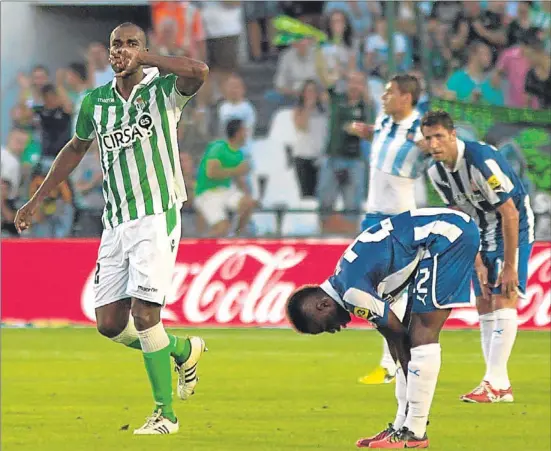  ?? PACO PUERTAS / EFE ?? Paulão celebra el gol que va significar el triomf del Betis sobre l’Espanyol