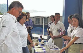  ??  ?? Beneficio. En el departamen­to de Sonsonate, FOMILENIO II ha ejecutado la construcci­ón y rehabilita­ción de siete centros educativos, con una inversión de $10.6 millones.