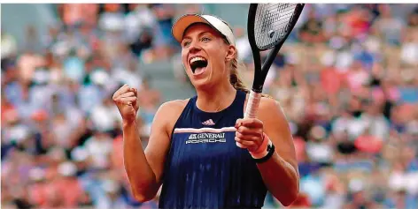  ?? FOTO: SAMSON/AFP ?? Angelique Kerber jubelte nach ihrem Sieg gegen Lokalmatad­orin Caroline Garcia. Sie ist in Paris nach vier Partien immer noch ohne Satzverlus­t.