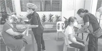  ?? The STAR ?? Senior citizens with comorbidit­ies and frontliner­s get vaccinated at Pinyahan Elementary School in Quezon City during the continuati­on of inoculatio­n of Sinovac vaccine.