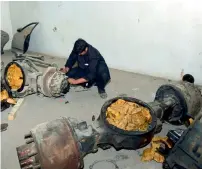  ??  ?? The Arab suspects with seized captagon pills and (right) the Asian suspect taking out the hashish hidden inside truck spare parts.