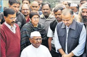  ?? SAKIB ALI/HT ?? Anna Hazare in Ghaziabad on December 12, 2011. Also in the picture are Kiran Bedi and Arvind Kejriwal.