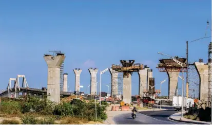  ?? FOTO JUAN ANTONIO SÁNCHEZ ?? El Puente Pumarejo será el más ancho del país con 38 metros. Este proyecto es de obra pública y está bajo cargo del Invías. Se localiza entre Atlántico y Magdalena.