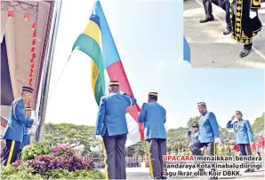  ??  ?? UPACARA menaikkan bendera Bandaraya Kota Kinabalu diiringi lagu Ikrar oleh Koir DBKK.
