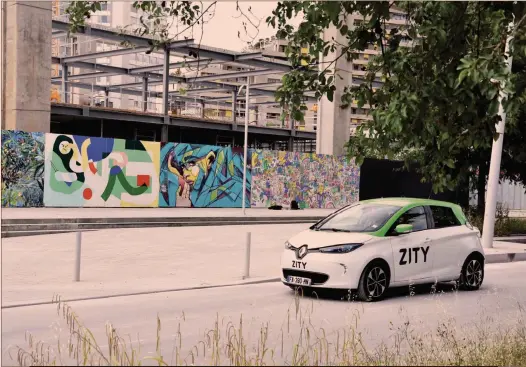  ??  ?? À Paris, Clichy et Boulogne-Billancour­t, il y a 500 voitures électrique­s Zity et si elles sont parfaiteme­nt disposées, il y en a toujours une à 200 ou 300 mètres de soi.