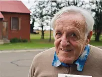  ??  ?? Wessel Oosthuizen, standing here in front of the former telephone exchange in Val, is not only a renowened sports photograph­er but also the publisher of 11 books. He launched his book Boesman
van Val, which he says is sort of his memoirs, in Val in 2017. The late Pik Botha wrote the foreword. In it, Wessel writes about his childhood and his travels around the world to photograph sporting and other events. To order the book from Wessel, send an email to
wesoos@telkomsa.net.