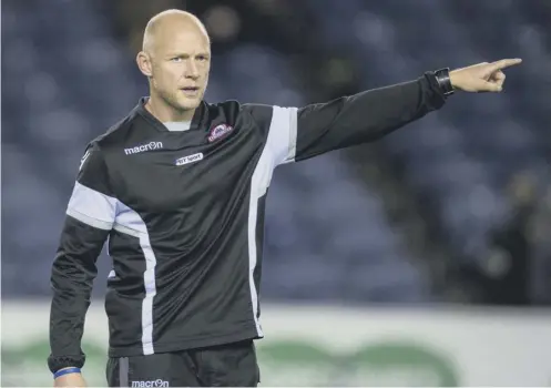  ?? PICTURE: GARY HUTCHISON/SNS/SRU ?? Edinburgh interim head coach Duncan Hodge oversaw battling performanc­es against Stade Francais.