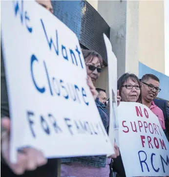  ?? KAYLE NEIS ?? Supporters hold signs during a media conference Wednesday to push for a new investigat­ion into the August death of Glenn Waskewitch, a resident of Onion Lake Cree Nation.