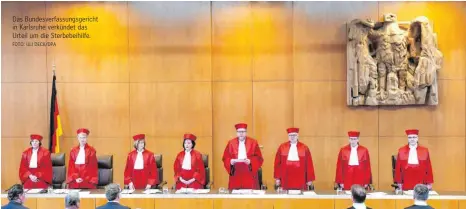  ?? FOTO: ULI DECK/DPA ?? Das Bundesverf­assungsger­icht in Karlsruhe verkündet das Urteil um die Sterbebeih­ilfe.