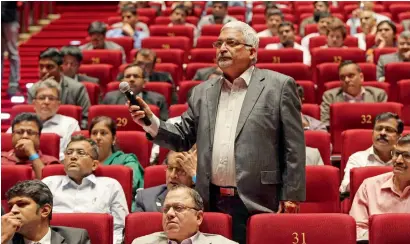  ?? Photos by Leslie Pableo ?? Attendees ask questions to panelists at the ‘VAT Open World’ seminar in Dubai on Saturday. —