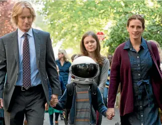  ??  ?? Owen Wilson teams up with Jacob Tremblay and Juila Roberts for Wonder.