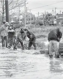  ?? MURILLO ?? Las fuertes lluvias ocasionada­s por el huracán Hanna provocaron inundacion­es en varias colonias./lourdes