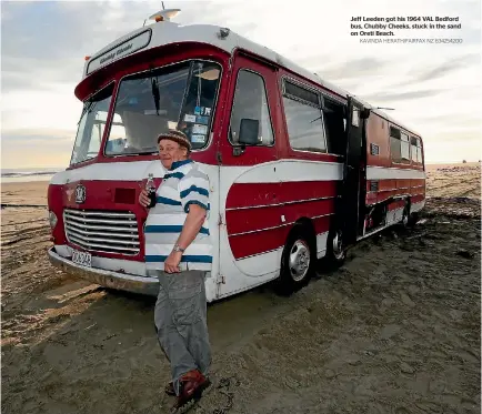  ?? KAVINDA HERATH/FAIRFAX NZ 634254200 ?? Jeff Leeden got his 1964 VAL Bedford bus, Chubby Cheeks, stuck in the sand on Oreti Beach.