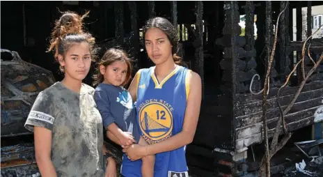  ?? Photo: Meg Bolton ?? HOME GUTTED: Ariana Manuel, Wiremu Manuel and Charlene Manuel lost everything in a Gatton house fire this week.