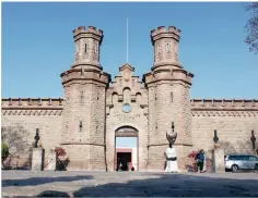  ??  ?? El museo se encuentra en un edificio histórico que fue centro penitencia­rio.