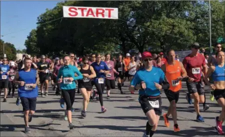  ?? NICHOLAS BUONANNO - NBUONANNO@DIGITALFIR­STMEDIA.COM ?? Nearly 200 people from around the Capital Region participat­e in the 37th annual Arsenal City Run in Watervliet Sunday morning.