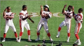  ?? ASSOCIATED PRESS ?? Ickey Woods (center) and teammates do their dance for the media Jan. 17, 1989, at Super Bowl Media Day in Miami. The Bengals lost the game to the 49ers.