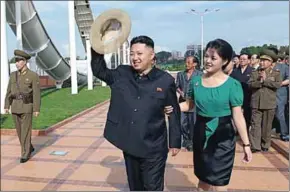  ??  ?? Kim Jong-un en ‘first lady’ Ri Sol-ju in 2012. (IBTimes UK)