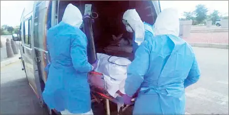  ?? (Courtesy pics) ?? During the COVID-19 pandemic lockdown, paramedics risked contractin­g the disease while transporti­ng the sick, sometimes with limited gear.