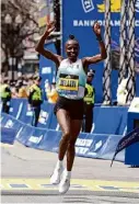  ?? Paul Rutherford/getty Images ?? Hellen Obiri of Kenya crosses the finish line first in 2:22:37 Monday.