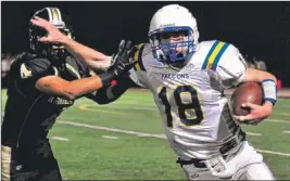  ??  ?? Wheaton North quarterbac­k Clayton Thorson committed to Northweste­rn and coach Pat Fitzgerald on Sunday. | PATRICK GLEASON~FOR SUN-TIMES MEDIA