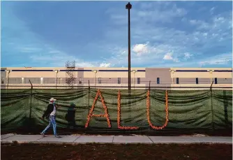  ?? Craig Ruttle/associated Press file ?? Letters representi­ng the Amazon Labor Union adorn a fence adjacent to the Amazon distributi­on center on Staten Island, N.Y., where the union had its only organizing success.