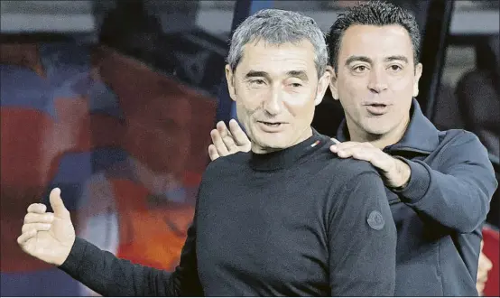  ?? FOTO: PEP MORATA ?? Entrenador­es Valverde y Xavi se saludan en los prolegómen­os del último encuentro liguero entre Barça y Athletic