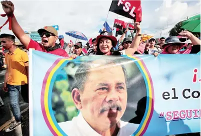  ??  ?? PENYOKONG prokerajaa­n mengambil bahagian dalam perarakan untuk menyokong Presiden Daniel Ortega di Managua, Nicaragua kelmarin. — Gambar Reuters