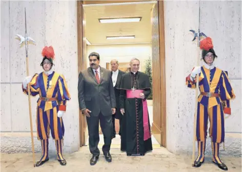  ?? FOTO: AFP ?? El Presidente venezolano, Nicolás Maduro, antes de su reunión con el Papa ayer en el Vaticano.