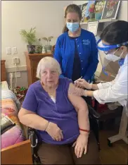  ?? PROVIDED PHOTO ?? The first COVID-19vaccinat­ions were administer­ed to residents of the Shaker Pointe Rehabilita­tion and Nursing Center in Latham on Monday morning.