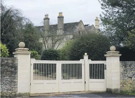  ?? Stephen Lock / The National ?? Wootton Place, the Oxfordshir­e estate sold by Abraaj founder Arif Naqvi, below, who is confined to his London apartment during his fight against extraditio­n to the US, where he faces fraud and money laundering charges