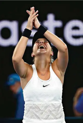  ?? (CLIVE BRUNSKILL/GETTY IMAGES) ?? Belinda Bencic revient de loin. Sa victoire éclatante contre Venus Williams est de très bon augure pour la suite de son parcours.