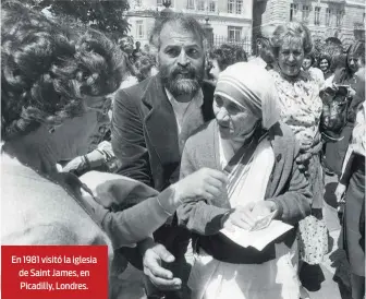  ??  ?? En 1981 visitó la iglesia de Saint James, en Picadilly, Londres.