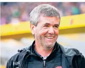  ?? FOTO: MARIUS BECKER/DPA ?? Rekordhalt­er: Friedhelm Funkel stieg als Trainer sechs Mal in die Erste Bundesliga auf.