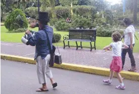  ??  ?? Pied Piper: Boombox in hand, Celdran leads his “Walk This Way” Intramuros tour with our family in 2010.