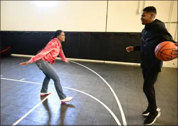  ?? ?? Danyell Sekue, left, takes on her son, Yasin Sekue, 14, a Chance Sports scholarshi­p recipient, on the court before a news conference at Athletics and Beyond on Thursday.