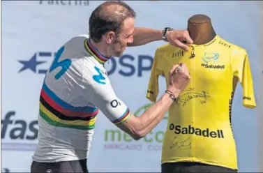  ??  ?? CAMPEÓN DEL MUNDO. Valverde lucirá el maillot arcoíris durante la Volta a la Comunitat Valenciana.