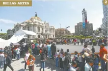  ??  ?? Con emoción, gritos y aplausos fue recibido el ídolo en Bellas Artes.