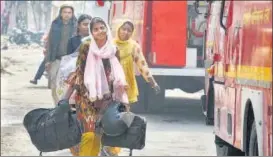  ?? RAJ K RAJ/HT PHOTO ?? Lugging bags and belongings, many families were Wednesday seen leaving riot-hit localities in northeast n Delhi for their relatives’ places in safer locations.