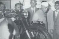  ??  ?? Nehru, libertador da Índia (junto com Gandhi), em visita