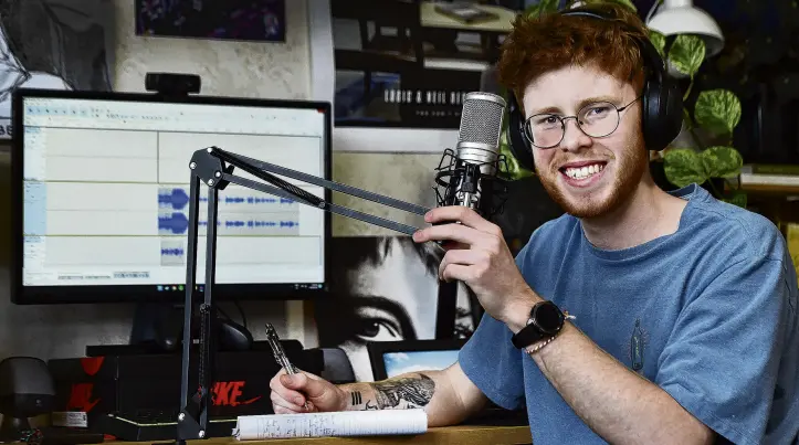  ?? PHOTO: PETER MCINTOSH ?? Radio active . . . University of Otago student Max Balloch (19) has turned his bedroom into a recording studio to make podcasts about science.