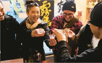  ?? NICO SCHINCO/THE NEW YORK TIMES ?? Customers toast Feb. 18 at Kuraichi, a sake shop in the Brooklyn borough of New York City.