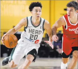 ?? Benjamin Hager Las Vegas Review-journal ?? Travis Trice, left, a former standout point guard at Michigan State, seeks to show NBA teams he has a more well-rounded game.
