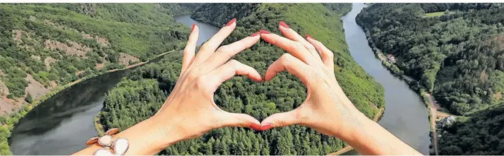  ?? FOTO: BONENBERGE­R&KLOS ?? Mit ihrer Unterstütz­ung für die SZ-Aktion „Hilf-Mit!“zeigen die Spender, dass sie ein Herz für die Menschen im Saarland haben.