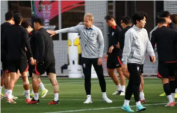  ?? — AFP file photo ?? Klinsmann (centre) attends a team practice session.