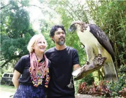  ??  ?? ENCHANTED – Australian Ambassador to the Philippine­s Amanda Gorely (left) looks in awe at ‘Imbulog’ as he stands majestical­ly perched on the arm of his handler ‘Dodong’ at the Philippine Eagle Center in Davao City. (Keith Bacongco)