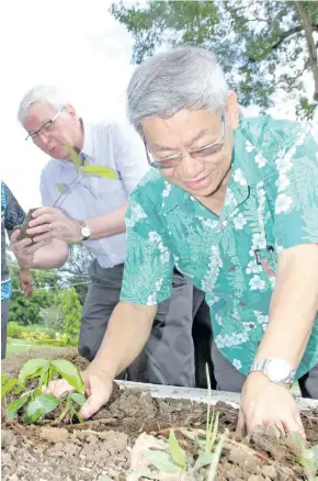  ?? Photo: Ronald Kumar ?? Grand Pacific Hotel general manager Peter Gee (left), and Fiji Hotel and Tourism Associatio­n president Dixon Seeto were also at Thurston Gardens to mark the event.